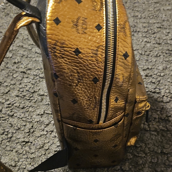 Gold Backpack - Picture 4 of 16